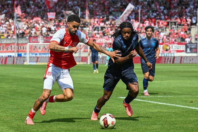 Fußball I Herren I Saison 2026-2027 I Regionalliga I 4. Spieltag I Hallescher FC - Chemnitzer FC I 09.08.2026 Zweikampf Stanley Ratifo (30, Hallescher FC), Ken Tchouangue (20, Chemnitzer FC) Halle (Saale) Leuna-Chemie-Stadion Sachsen-Anhalt Deutschland *** Soccer I Men s I 2026–2027 Season I Regionalliga I Matchday 4 I Hallescher FC vs. Chemnitzer FC I August 9, 2026 Tackle by Stanley Ratifo, 30, Hallescher FC, Ken Tchouangue 20, Chemnitzer FC, Halle Saale, Leuna Chemie Stadium, Saxony-Anhalt, Germany Copyright: xLobeca InesxHähnelx
