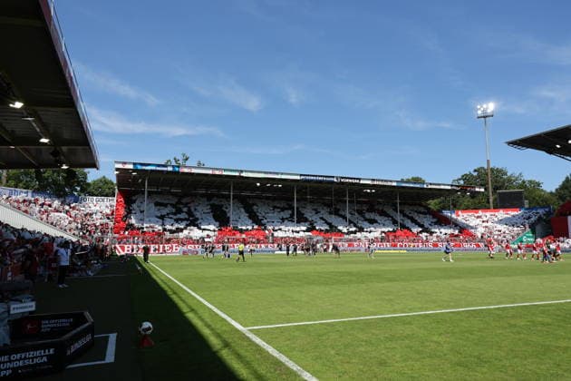 Choreografie der Energiefans Fussball 2. Bundesliga 2026 2027 FC Energie Cottbus - Hannover 96 *** Choreography by the Energie Fans: 2026–2027 2. Bundesliga Soccer Match: FC Energie Cottbus vs. Hannover 96
