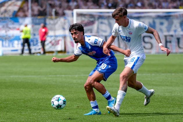 v.li.: Yasin Zor (TSG II, 10), Lukas Wallner (Rostock, 16), Zweikampf, Spielszene, Duell, duel, tackle, tackling, Dynamik, Action, Aktion, 09.08.2026, Sinsheim (Deutschland), Fussball, 3. Liga, TSG 1899 Hoffenheim II - Hansa Rostock, DFB DFL REGULATIONS PROHIBIT ANY USE OF PHOTOGRAPHS AS IMAGE SEQUENCES AND OR QUASI-VIDEO. *** v li Yasin Zor TSG II, 10, Lukas Wallner Rostock, 16, tackle, game scene, duel, tackle, tackling, dynamic, action, 09 08 2026, Sinsheim, Germany, soccer, 3rd Division, TSG 1899 Hoffenheim II vs. Hansa Rostock, DFB and DFL regulations prohibit any use of photographs as image sequences and or quasi-video xozx