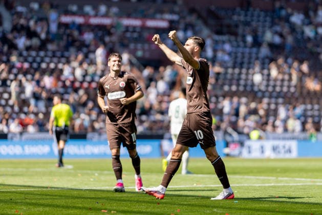Hamburg, 9. August 2026 - Fußball, 2. Bundesliga 2026 27, FC St. Pauli - SpVgg Greuther Fürth: Branimir Hrgota (FC St. Pauli, 10) bejubelt Treffer zum 1:0 DFL REGULATIONS PROHIBIT ANY USE OF PHOTOGRAPHS AS IMAGE SEQUENCES AND OR QUASI-VIDEO. *** Hamburg, August 9, 2026 Soccer, 2026–27 2. Bundesliga, FC St. Pauli vs. SpVgg Greuther Fürth; Branimir Hrgota of FC St. Pauli is celebrated by fans after scoring the 1–0 goal. DFL regulations prohibit any use of photographs as image sequences and or quasi-video.