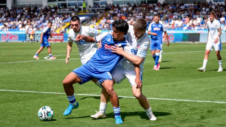 v.li.: Yasin Zor (TSG II, 10), Jonas Dirkner (Rostock, 6), Zweikampf, Spielszene, Duell, duel, tackle, tackling, Dynamik, Action, Aktion, 09.08.2026, Sinsheim (Deutschland), Fussball, 3. Liga, TSG 1899 Hoffenheim II - Hansa Rostock, DFB DFL REGULATIONS PROHIBIT ANY USE OF PHOTOGRAPHS AS IMAGE SEQUENCES AND OR QUASI-VIDEO. *** v li Yasin Zor TSG II, 10, Jonas Dirkner Rostock, 6, tackle, game scene, duel, tackle, tackling, dynamism, action, 09 08 2026, Sinsheim, Germany, soccer, 3rd Division, TSG 1899 Hoffenheim II vs. Hansa Rostock, DFB and DFL regulations prohibit any use of photographs as image sequences and or quasi-video xozx