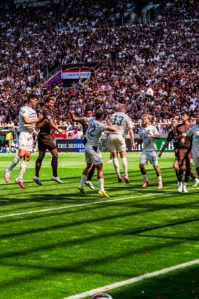 Deutschland: Fußball 2. Bundesliga 2026 27, 1. Spieltag FC St. Pauli vs SpVgg Greuther Fürth Fuerth Millerntor-Stadion (Hamburg): Tor zum 1:0 durch Marcus Mathisen (FC St. Pauli, 6), Kopfball nach Ecke *** Germany Soccer 2. Bundesliga 2026–27, Matchday 1: FC St. Pauli vs. SpVgg Greuther Fürth, Millerntor Stadium, Hamburg. Marcus Mathisen scores the 1–0 goal for FC St. Pauli in the 6th minute with a header off a corner kick. Copyright: xStefanxTrochax