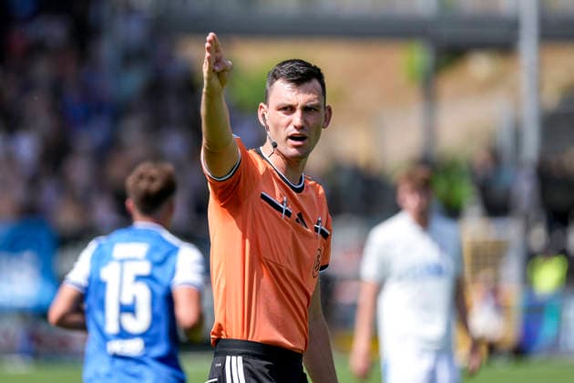 Felix Grund (Schiedsrichter), gibt Anweisungen, gestikuliert, mit den Armen gestikulieren, Einzelbild, Einzelfoto, Aktion, Action, 09.08.2026, Sinsheim (Deutschland), Fussball, 3. Liga, TSG 1899 Hoffenheim II - Hansa Rostock, DFB DFL REGULATIONS PROHIBIT ANY USE OF PHOTOGRAPHS AS IMAGE SEQUENCES AND OR QUASI-VIDEO. *** Felix Grund, referee, giving instructions, gesturing, gesturing with his arms, single frame, single photo, action, 09 08 2026, Sinsheim, Germany, soccer, 3rd Division, TSG 1899 Hoffenheim II vs. Hansa Rostock, DFB and DFL regulations prohibit any use of photographs as image sequences and or quasi-video xozx