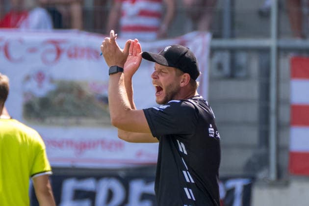 Trainer Robert Schröder (HFC), Hallescher FC vs. Chemnitzer FC, Fussball, Regionalliga Nordost, 4. Spieltag, Saison 2026 27, 09.08.2026 Halle Leuna Chemie Stadion ST Deutschland *** Coach Robert Schröder, HFC; Hallescher FC vs. Chemnitzer FC; Soccer; Northeast Regional League; Matchday 4; 2026–27 Season; August 9, 2026; Halle Leuna Chemie Stadium; ST Deutschland