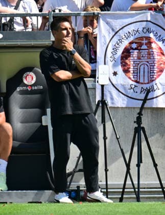 08.08.2026,GER Fußball, Männer, 2.BL, Spieltag 1, Saison 2026 2027, Hamburg, FC St. Pauli vs SpVgg Greuther Fürth Trainer Marcel Rapp (Pauli) DFB DFL regulations prohibit any use of photographs as image sequences and or quasi-video) Hamburg Millerntorstadion Hamburg Deutschland *** August 8, 2026, GER Soccer, Men, 2nd Division, Matchday 1, 2026–2027 Season, Hamburg, FC St. Pauli vs. SpVgg Greuther Fürth Coach Marcel Rapp Pauli DFB DFL regulations prohibit any use of photographs as image sequences and or quasi-video Hamburg Millerntorstadion Hamburg Germany Copyright: xnordphotoxGmbH xWitkex