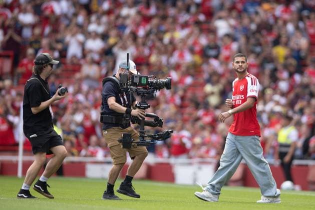 Bruno Guimaraes of Arsenal is unveiled prior to kick-off Arsenal v Borussia Dortmund, Pre Season Friendly, Football, Emirates Stadium, London, UK - 09 Aug 2026London Emirates Stadium United Kingdom EDITORIAL USE ONLY No use with unauthorised audio, video, data, fixture lists, club league logos or live services. Online in-match use limited to 120 images, no video emulation. No use in betting, games or single club league player publications.  Copyright: xGeorgexTewkesbury Shutterstockx 17051143k