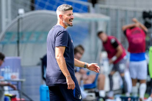 Stefan Kleineheismann (Trainer, Cheftrainer, TSG II), Einzelbild, Einzelfoto, Aktion, Action, 09.08.2026, Sinsheim (Deutschland), Fussball, 3. Liga, TSG 1899 Hoffenheim II - Hansa Rostock, DFB DFL REGULATIONS PROHIBIT ANY USE OF PHOTOGRAPHS AS IMAGE SEQUENCES AND OR QUASI-VIDEO. *** Stefan Kleineheismann, Coach, Head Coach, TSG II, Single Image, Single Photo, Action, 09 08 2026, Sinsheim, Germany, soccer, 3rd Division, TSG 1899 Hoffenheim II vs. Hansa Rostock, DFB and DFL regulations prohibit any use of photographs as image sequences and or quasi-video xozx