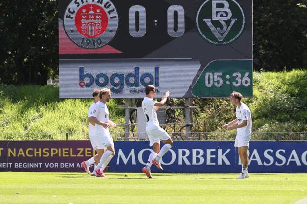 Fußball I Herren I Saison 2026 2027 I Regionalliga Nord I 2.Spieltag I FC St.Pauli II - Bremer SV I 09.08.2026 Torjubel Bremer SV Norderstedt Edmund Plambeck Stadion Schleswig-Holstein Deutschland *** Soccer I Men s Team I 2026–2027 Season I Regionalliga Nord I Matchday 2 I FC St. Pauli II vs. Bremer SV I August 9, 2026 Goal celebration at Bremer SV s Edmund Plambeck Stadium in Norderstedt, Schleswig-Holstein, Germany Copyright: xLobeca RalfxHomburgx