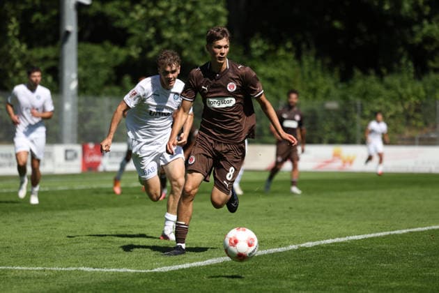 Fußball I Herren I Saison 2026 2027 I Regionalliga Nord I 2.Spieltag I FC St.Pauli II - Bremer SV I 09.08.2026 Mats Herrmann (8, FC St.Pauli II) Norderstedt Edmund Plambeck Stadion Schleswig-Holstein Deutschland *** Soccer I Men s I 2026–2027 Season I Regionalliga Nord I Matchday 2 I FC St. Pauli II vs. Bremer SV I August 9, 2026 Mats Herrmann 8, FC St. Pauli II, Edmund Plambeck Stadium, Norderstedt, Schleswig-Holstein, Germany Copyright: xLobeca RalfxHomburgx