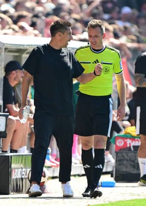 09.08.2026 - Fussball - Saison 2026 2027 - 2. Fussball - Bundesliga - 01. Spieltag: FC Sankt St Pauli STP - SpVgg Greuther Fürth SGF ( Kleeblatt ) - Sportfoto Zink MeZi - xmexzix - DFL regulations prohibit any use of photographs as image sequences and or quasi-video - only for editorial use - Marcel Rapp (Trainer FC St. Pauli ) Lukas Benen ( Vierter Offizieller ) *** August 9, 2026 Soccer Season 2026–2027, Matchday 2, Bundesliga, FC St. Pauli (STP) vs. SpVgg Greuther Fürth (SGF) Kleeblatt Sports Photo by Zink MeZi xmexzix DFL regulations prohibit any use of photographs as image sequences and or quasi-video; for editorial use only. Marcel Rapp, FC St. Pauli coach; Lukas Benen, fourth official