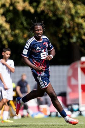 U17, U 17 DFB-Nachwuchsliga: 1. FC Köln vs. SV Sandhausen; 09.08.2026 KÖLN, GERMANY - AUGUST 09: Jubel zum 3:0 durch Isaiah Amani Izuagie (1. FC Köln, 9), Tor, Torjubel, während dem 1. Spieltag der Vorrunde Gruppe E - U17 DFB-Nachwuchsliga zwischen 1. FC Köln vs. SV Sandhausen am Geissbockheim Platz 7 am 09. August 2026 in Köln, Deutschland. *** U17 DFB Youth League: 1. FC Köln vs. SV Sandhausen, August 9, 2026, Cologne, Germany. August 9: Celebration of the 3-0 goal by Isaiah Amani Izuagie of 1. FC Köln, 9, goal, goal celebration, during Matchday 1 of the preliminary round, Group E, of the U17 DFB Youth League between 1 FC Köln and SV Sandhausen at Geissbockheim Field 7 on August 9, 2026, in Cologne, Germany Copyright: xBEAUTIFULxSPORTS Wunderlx