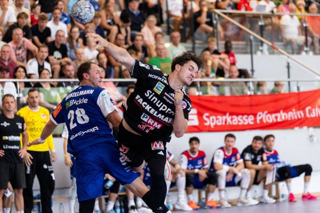 Lucca BIALOWAS (HC Erlangen, 37) erzielt ein Tor, Aktion, Torwurf GER, HBW Balingen-Weilstetten vs. HC Erlangen, Handball, Vorbereitung, Turnier, S-Cup Altensteig, Spiel um Platz 3, Spielzeit 2026 2027, 09.08.2026, GER, HBW Balingen-Weilstetten vs. HC Erlangen, Handball, Vorbereitung, Turnier, S-Cup Altensteig, Spiel um Platz 3, Spielzeit 2026 2027, 09.08.2026, Altensteig *** Lucca BIALOWAS, HC Erlangen, 37, scores a goal; play; shot on goal; GER; HBW Balingen Weilstetten vs. HC Erlangen; handball; preseason; tournament; S Cup Altensteig; 3rd-place match; 2026–2027 season, August 9, 2026, GER, HBW Balingen Weilstetten vs. HC Erlangen, handball, preseason, tournament, S Cup Altensteig, 3rd-place match, 2026–2027 season, August 9, 2026, Altensteig Copyright: xEibnerxPressefoto OliverxSchmidtx EP_OST