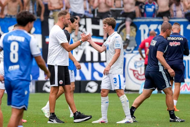 v.li.: Daniel Brinkmann (Trainer, Cheftrainer, FC Hansa), Florian Bohnert (Rostock, 3), Jubel nach dem Schlusspfiff, Freude über den Sieg, Sieger, Gewinner, jubelt, jubeln, fröhlich, positiv, freut sich, freuen, optimistisch, Highlight, Action, Aktion, 09.08.2026, Sinsheim (Deutschland), Fussball, 3. Liga, TSG 1899 Hoffenheim II - Hansa Rostock, DFB DFL REGULATIONS PROHIBIT ANY USE OF PHOTOGRAPHS AS IMAGE SEQUENCES AND OR QUASI-VIDEO. *** From left: Daniel Brinkmann, Coach, Head Coach, FC Hansa, Florian Bohnert Rostock, 3, Celebrating after the final whistle, Joy over the victory, Winners, Celebrating, Cheering, Happy, Positive, Delighted, Optimistic, Highlight, Action, August 9, 2026, Sinsheim, Germany, soccer, 3rd League, TSG 1899 Hoffenheim II vs. Hansa Rostock, DFB and DFL regulations prohibit any use of photographs as image sequences and or quasi-video xozx