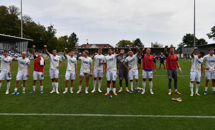 09.08.2026, xhbx, Fussball 3.Liga, TSG 1899 Hoffenheim U23 - Hansa Rostock v.l. Mannschaft, Team von Hansa Rostocj jubeln jubelt nach Spielende. (DFL DFB REGULATIONS PROHIBIT ANY USE OF PHOTOGRAPHS as IMAGE SEQUENCES and or QUASI-VIDEO) Hoffenheim *** August 9, 2026, xhbx, Soccer 3rd Division, TSG 1899 Hoffenheim U23 vs. Hansa Rostock; the Hansa Rostock team celebrates after the final whistle. DFL and DFB regulations prohibit any use of photographs as image sequences and or quasi-video. Hoffenheim