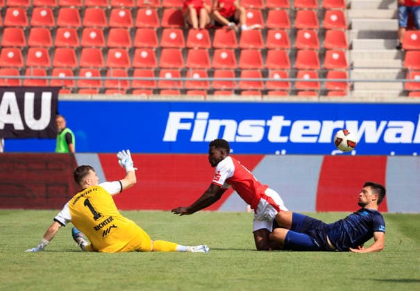 090826 Halle Saale Sachsen Anhalt Fußball Hallescher FC Halle HFC Regionalliga Nordost 4. Liga Männer Saison 2026 2027 4. Spieltag Hallescher FC - CFC Chemnitzer FC David Richter Torwart ( Chemnitzer FC) Bocar Bar— Baro (Hallescher FC) Roman Eppendorfer ( Chemnitzer FC) *** 090826 Halle, Saale, Saxony-Anhalt; Sports; Soccer; Hallescher FC Halle (HFC); Northeast Regional League (4th Division); Men s; 2026–2027 Season; Matchday 4; Hallescher FC vs. CFC Chemnitzer FC; David Richter, Goalkeeper for Chemnitzer FC; Bocar Bar— Baro Hallescher FC Roman Eppendorfer Chemnitzer FC