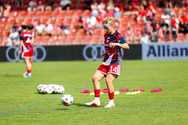 Alara Sehitler (FC Bayern Muenchen, 14) beim Aufwaermen vor dem Spiel, GER, FC Bayern Muenchen vs. Paris FC, Fussball, Testspiel, Saison 2026 2027, 09.08.2026, GER, FC Bayern Muenchen vs. Paris FC, Fussball, Testspiel, Saison 2026 2027, 09.08.2026 Unterhaching *** Alara Sehitler, FC Bayern Munich, age 14, warming up before the game, GER, FC Bayern Munich vs. Paris FC, soccer, friendly match, 2026–2027 season, August 9, 2026, GER, FC Bayern Munich vs. Paris FC, soccer, friendly match, 2026–2027 season, August 9, 2026, Unterhaching Copyright: xEibner-Pressefoto JennixMaulx EP_JML