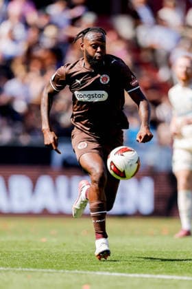 Hamburg, 9. August 2026 - Fußball, 2. Bundesliga 2026 27, FC St. Pauli - SpVgg Greuther Fürth: Ricky-Jade Jones (FC St. Pauli, 26) DFL REGULATIONS PROHIBIT ANY USE OF PHOTOGRAPHS AS IMAGE SEQUENCES AND OR QUASI-VIDEO. *** Hamburg, August 9, 2026 Soccer, 2026–27 2. Bundesliga, FC St. Pauli vs. SpVgg Greuther Fürth, Ricky Jade Jones, FC St. Pauli, 26. DFL regulations prohibit any use of photographs as image sequences and or quasi-video.