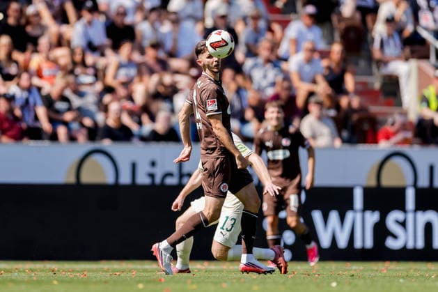Hamburg, 9. August 2026 - Fußball, 2. Bundesliga 2026 27, FC St. Pauli - SpVgg Greuther Fürth: Branimir Hrgota (FC St. Pauli, 10) DFL REGULATIONS PROHIBIT ANY USE OF PHOTOGRAPHS AS IMAGE SEQUENCES AND OR QUASI-VIDEO. *** Hamburg, August 9, 2026 Soccer, 2026–27 2. Bundesliga, FC St. Pauli vs. SpVgg Greuther Fürth, Branimir Hrgota, FC St. Pauli, 10. DFL regulations prohibit any use of photographs as image sequences and or quasi-video.