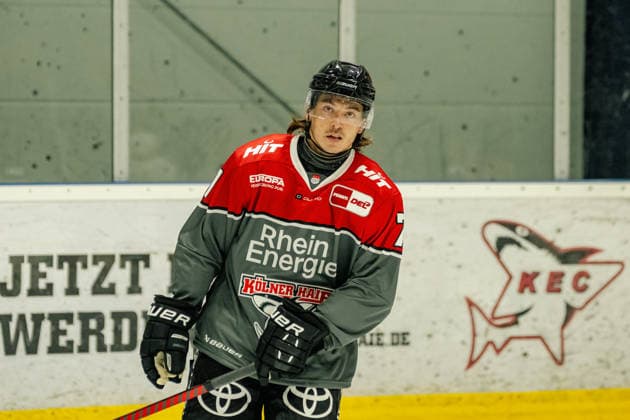 Der Neuhai Daniel Fischbuch (Koelner Haie, 71) beim Training. Oeffentliches Training Koelner Haie im Haie Zentrum, Penny DEL, Eishockey, Saison 2026 2027, 09.08.2026 oeffentliches Training Koelner Haie, Penny DEL, Saison 2026 2027, 09.08.2026 Koeln *** New Shark Daniel Fischbuch, Cologne Sharks, 71, at practice; Cologne Sharks public practice at the Haie Center, Penny DEL, ice hockey, 2026–2027 season, August 9, 2026, Cologne Sharks public practice, Penny DEL, 2026–2027 season, August 9, 2026, Cologne Copyright: xEibner-Pressefoto ThomasxHaeslerx EP_THR