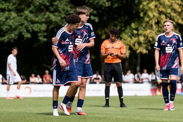 U17, U 17 DFB-Nachwuchsliga: 1. FC Köln vs. SV Sandhausen; 09.08.2026 KÖLN, GERMANY - AUGUST 09: Jubel zum 4:0 durch Yassin Tollih (1. FC Köln, 8) nach Elfmeter, Tor, Torjubel, während dem 1. Spieltag der Vorrunde Gruppe E - U17 DFB-Nachwuchsliga zwischen 1. FC Köln vs. SV Sandhausen am Geissbockheim Platz 7 am 09. August 2026 in Köln, Deutschland. *** U17 DFB Youth League: 1. FC Köln vs. SV Sandhausen, August 9, 2026, Cologne, Germany. Celebrations following Yassin Tollih’s 4-0 goal for 1. FC Köln, 8th goal off a penalty kick, goal, goal celebration, during Matchday 1 of the preliminary round, Group E, of the U17 DFB Youth League between 1 FC Köln and SV Sandhausen at Geissbockheim Platz 7 on August 9, 2026, in Cologne, Germany Copyright: xBEAUTIFULxSPORTS Wunderlx