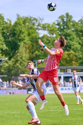 Kopfballduell Zweikampf, Duell zwischen ischen Jascha Doeringer (VfR Aalen, 08) ud Mateo Zelic (SC Freiburg II, 11) GER, VfR Aalen vs. SC Freiburg II, Fussball, Herren, Regionalliga Suedwest, 1. Spieltag, Spielzeit 2026 2027, 09.08.2026 GER, VfR Aalen vs. SC Freiburg II, Fussball, Herren, Regionalliga Suedwest, 1. Spieltag, Spielzeit 2026 2027, 09.08.2026 Aalen *** Heading duel, one-on-one between Jascha Doeringer (VfR Aalen, No. 08) and Mateo Zelic (SC Freiburg II, No. 11), GER, VfR Aalen vs. SC Freiburg II, Soccer, Men’s, Regionalliga Southwest, Matchday 1, 2026–2027 season, August 9, 2026, Germany, VfR Aalen vs. SC Freiburg II, Soccer, Men’s, Regionalliga Southwest, Matchday 1, 2026–2027 season, August 9, 2026, Aalen Copyright: xEibner-Pressefotox EP_ODS