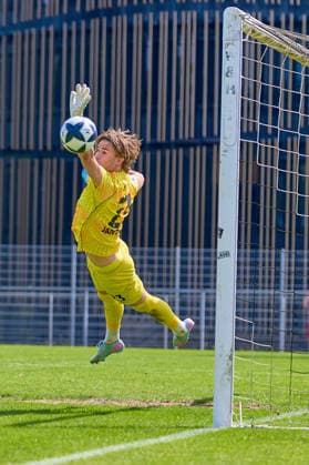 Jaason Jantunen (SC Freiburg II, 23) pariert den Aalener Freistoss GER, VfR Aalen vs. SC Freiburg II, Fussball, Herren, Regionalliga Suedwest, 1. Spieltag, Spielzeit 2026 2027, 09.08.2026 GER, VfR Aalen vs. SC Freiburg II, Fussball, Herren, Regionalliga Suedwest, 1. Spieltag, Spielzeit 2026 2027, 09.08.2026 Aalen *** Jaason Jantunen of SC Freiburg II, 23, saves Aalen s free kick GER, VfR Aalen vs. SC Freiburg II, Soccer, Men s, Regionalliga Southwest, Matchday 1, 2026–2027 season, August 9, 2026 GER, VfR Aalen vs. SC Freiburg II, Soccer, Men’s, Regionalliga Southwest, Matchday 1, 2026–2027 season, August 9, 2026 Aalen Copyright: xEibner-Pressefotox EP_ODS
