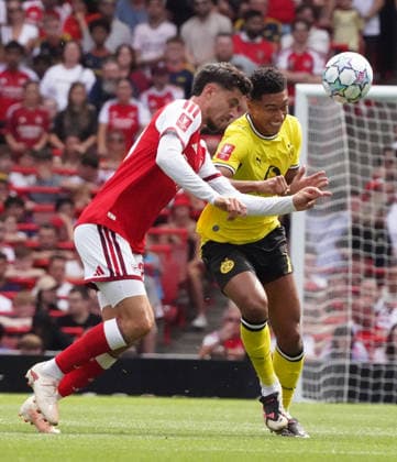 Football - 2026 Emirates Cup (pre-season friendly) - Arsenal vs. Borussia Dortmund - Emirates Stadium - Sunday 9th August 2026 Jobe Bellingham of Borussia Dortmund with Kai Havertz of Arsenal 