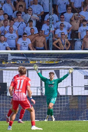 Portrait, Portraet, Freisteller Maximilian Otto (VfR Aalen, 22) mit erhobenen Armen vor den Fans GER, VfR Aalen vs. SC Freiburg II, Fussball, Herren, Regionalliga Suedwest, 1. Spieltag, Spielzeit 2026 2027, 09.08.2026 GER, VfR Aalen vs. SC Freiburg II, Fussball, Herren, Regionalliga Suedwest, 1. Spieltag, Spielzeit 2026 2027, 09.08.2026 Aalen *** Portrait, Cutout: Maximilian Otto of VfR Aalen, age 22, with arms raised in front of the fans (GER), VfR Aalen vs. SC Freiburg II, Soccer, Men s, Regionalliga Southwest, Matchday 1, 2026–2027 Season, August 9, 2026 GER, VfR Aalen vs. SC Freiburg II, Soccer, Men’s, Regionalliga Southwest, Matchday 1, 2026–2027 Season, August 9, 2026 Aalen Copyright: xEibner-Pressefotox EP_ODS