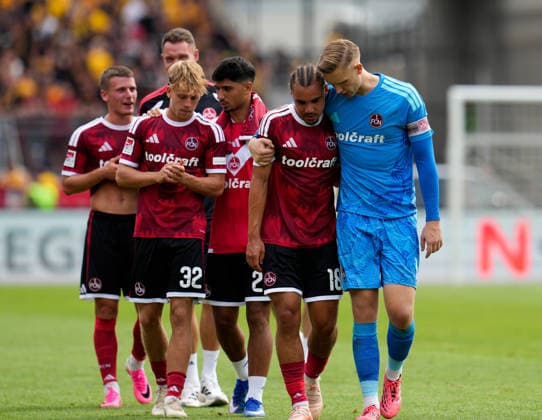 Rafael Lubach ( 18) spricht nach dem Spiel mit Jan Reichert ( 1). GER, 1. FC Nürnberg vs SG Dynamo Dresden, 2. Bundesliga, 1. Spieltag, Saison 2026-27, Max-Morlock-Stadion, Nürnberg, 09.08.2026 DFL REGULATIONS PROHIBIT ANY USE OF PHOTOGRAPHS AS IMAGE SEQUENCES AND OR QUASI-VIDEO Foto: HMB Media Scott W. Coleman Nürnberg Max-Morlock-Stadion Bayern GER Copyright: xScottxW.xColemanx