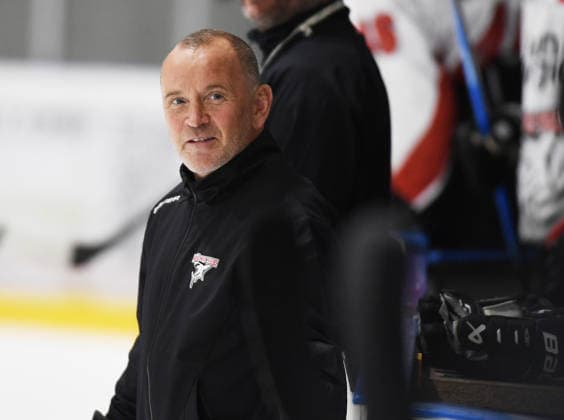 09.08.2026, xophax, KEC , Eishockey , Haie. Kölnarena 2 , Öffentliches Showtraining, Training. Trainer Thomas Berglund ( KEC ) Köln Cologne *** August 9, 2026, xophax, KEC, Ice Hockey, Haie Kölnarena 2, Public Show Practice, Practice Led by Coach Thomas Berglund, KEC Cologne