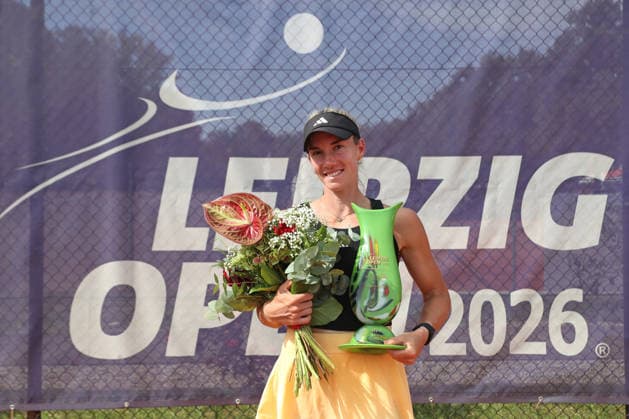 Leipzig Open 2026, ITF-Finale: Ida Wobker vs. Irene Burillo, 09.08.2026 Siegerin Irene Burillo (Spanien ESP) mit Pokal und Blumenstrauß. Siegerfoto. Leipzig Open 2026, ITF World Tennis Tour, 09.08.2026 auf der Anlage des Leipziger Tennisclubs 1990 in der Sportforum-Nordanlage. *** Leipzig Open 2026, ITF Final: Ida Wobker vs. Irene Burillo, August 9, 2026. Winner Irene Burillo of Spain (ESP) with the trophy and a bouquet of flowers. Winners photo from the Leipzig Open 2026, ITF World Tennis Tour, August 9, 2026, at the Leipzig Tennis Club 1990 on the Sportforum Nordanlage grounds Copyright: xBEAUTIFULxSPORTS JanxKaeferx