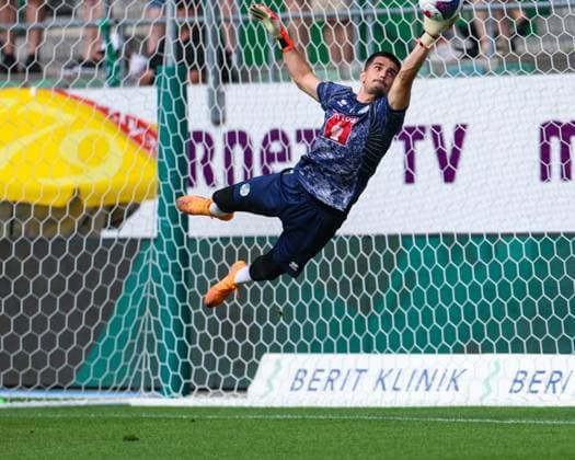 9. August 2026, Fussball, Brack Super League 2026 27, Runde 3, FC St. Gallen 1879 gegen FC Luzern, Berit Sitterstadion, St. Gallen, Schweiz Simon Simoni (1, FC Luzern) beim Aufwärmen Photo: Urs Ottiger *** August 9, 2026, Soccer, Brack Super League 2026–27, Round 3, FC St. Gallen 1879 vs. FC Lucerne, Berit Sitter Stadium, St. Gallen, Switzerland. Simon Simoni 1, FC Lucerne warming up. Photo by Urs Ottiger