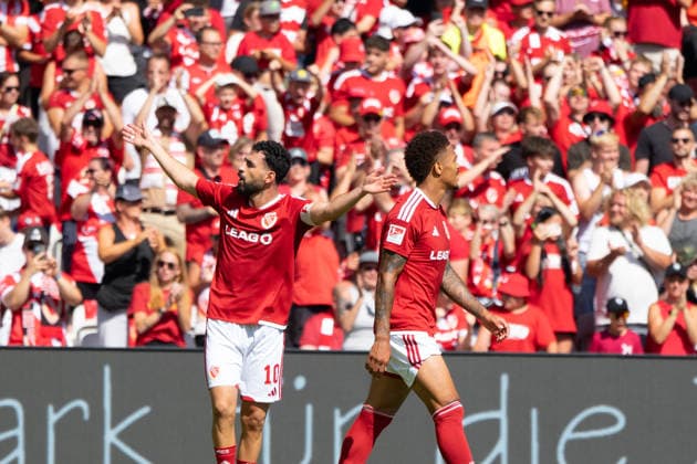 Tolcay Cigerci (Energie Cottbus, 10) jubelt nach dem 2:1 09.08.2026, Energie Cottbus vs Hannover 96, Fussball, 2. Bundesliga, Energie Stadion, Cottbus DFL regulations prohibit any use of photographs as image sequences and or quasi-video. *** Tolcay Cigerci of Energie Cottbus, 10, celebrates after the 2-1 match on 09 08 2026, Energie Cottbus vs. Hannover 96, soccer, 2. Bundesliga, Energie Stadium, Cottbus. DFL regulations prohibit any use of photographs as image sequences and or quasi-video. Copyright: HMBxMedia xFinnxWeidmann