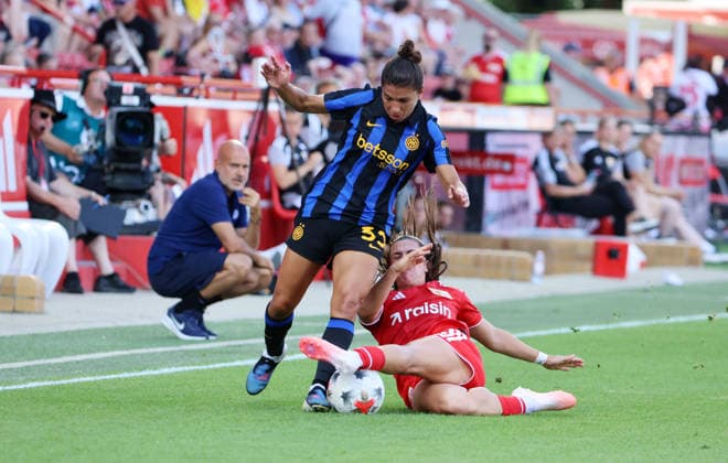 Elisa Bartoli, Leela Egli Zweikampf Spielszene Aktion Fußball Fussball Testspiel Frauen Damen Bundesliga Saison 2026 2027 09.08.2026 1.FC Union Berlin FCU vs Inter Mailand DFL regulations prohibit any use of photographs as image sequences and or quasi-video *** Elisa Bartoli, Leela Egli: One-on-one, game scene, action, sports, soccer, women s soccer, friendly match, Women s Bundesliga, 2026–2027 season, September 8, 2026, 1. FC Union Berlin (FCU) vs. Inter Milan. DFL regulations prohibit any use of photographs as image sequences and or quasi-video.