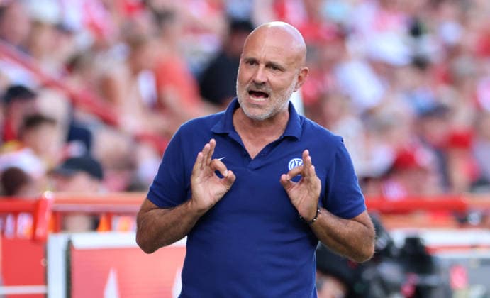 Trainer Gianpiero Piovani gibt Anweisungen Aktion Oberkörper Fußball Fussball Testspiel Frauen Damen Bundesliga Saison 2026 2027 09.08.2026 1.FC Union Berlin FCU vs Inter Mailand DFL regulations prohibit any use of photographs as image sequences and or quasi-video *** Coach Gianpiero Piovani gives instructions; Upper-body exercise; Sports; Soccer; Women s soccer; Friendly match; Women s Bundesliga; 2026–2027 season; September 8, 2026; 1. FC Union Berlin (FCU) vs. Inter Milan; DFL regulations prohibit any use of photographs as image sequences and or quasi-video