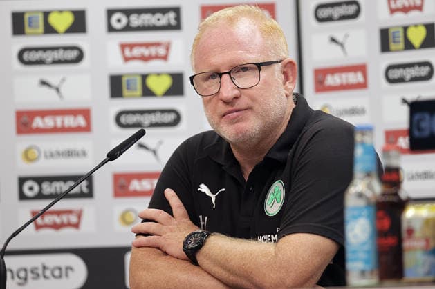 Trainer Heiko Vogel (SpVgg Greuther Fuerth) Fussball, 2.Liga, Saison 2026-2027 Herren, FC St.Pauli gegen Greuther Fuerth, 1-1 DFL REGULATIONS PROHIBIT ANY USE OF PHOTOGRAPHS AS IMAGE SEQUENCES AND OR QUASI-VIDEO. *** Coach Heiko Vogel, SpVgg Greuther Fürth Soccer, 2nd Division, 2026–2027 Men s Season, FC St. Pauli vs. Greuther Fürth, 1–1. DFL regulations prohibit any use of photographs as image sequences and or quasi-video.