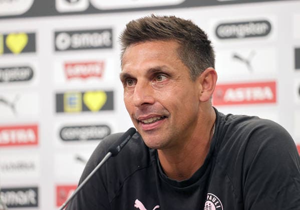 Trainer Marcel Rapp (St. Pauli) Fussball, 2.Liga, Saison 2026-2027 Herren, FC St.Pauli gegen Greuther Fuerth, 1-1 DFL REGULATIONS PROHIBIT ANY USE OF PHOTOGRAPHS AS IMAGE SEQUENCES AND OR QUASI-VIDEO. *** Coach Marcel Rapp, St. Pauli Soccer, 2nd Division, 2026–2027 Men s Season, FC St. Pauli vs. Greuther Fürth, 1–1. DFL regulations prohibit any use of photographs as image sequences and or quasi-video.