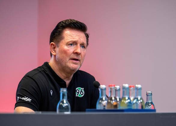 Fussball, Herren, Saison 2026 2027, 2. Bundesliga (1. Spieltag), FC Energie Cottbus - Hannover 96, Trainer Christian Titz (Hannover) bei der PK, 09.08. 2026, *** Soccer, Men s, 2026–2027 Season, 2. Bundesliga, Matchday 1, FC Energie Cottbus vs. Hannover 96, Coach Christian Titz of Hannover at the press conference, August 9, 2026, Copyright: xSebastianxRäppold MatthiasxKochx