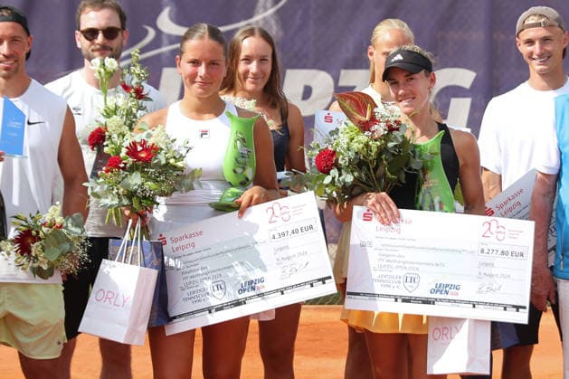 Leipzig Open 2026, ITF-Finale: Ida Wobker vs. Irene Burillo, 09.08.2026 Die beiden Finalistinnen: Ida Wobker (Deutschland GER links: Zweitplatzierte) und Siegerin Irene Burillo (Spanien ESP rechts) nach der Siegerehrung. Leipzig Open 2026, ITF World Tennis Tour, 09.08.2026 auf der Anlage des Leipziger Tennisclubs 1990 in der Sportforum-Nordanlage. *** Leipzig Open 2026, ITF Final: Ida Wobker vs. Irene Burillo, August 9, 2026. The two finalists: Ida Wobker of Germany (GER), on the left (runner-up), and winner Irene Burillo of Spain (ESP), on the right, after the award ceremony. Leipzig Open 2026, ITF World Tennis Tour, August 9, 2026, at the Leipzig Tennis Club 1990 on the Sportforum Nordanlage grounds Copyright: xBEAUTIFULxSPORTS JanxKaeferx
