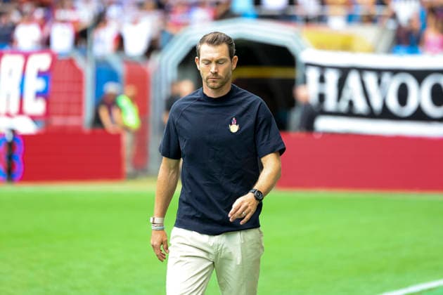 Stephan Lichtsteiner (FC Basel, Trainer) vor Spielbeginn , Schweiz, Fussball, Super League, 3.Spieltag, 2026 2027, FC Basel 1893 vs. FC Thun, 09.08.2026, Basel Sankt Jakob Park Schweiz *** Stephan Lichtsteiner, FC Basel, Coach before kickoff, Switzerland, Soccer, Super League, Matchday 3, 2026–2027, FC Basel 1893 vs. FC Thun, August 9, 2026, Basel, St. Jakob Park, Switzerland Copyright: xGrantxHubbsx