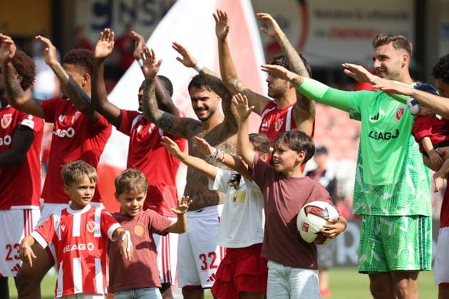 Energie feiert den Sieg Fussball 2. Bundesliga 2026 2027 FC Energie Cottbus - Hannover 96 *** Energie Celebrates Victory: Soccer, 2. Bundesliga, 2026–2027: FC Energie Cottbus vs. Hannover 96