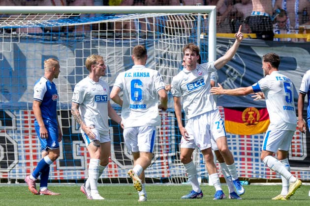 v.li.: Andreas Voglsammer (Rostock, 9), Jonas Dirkner (Rostock, 6), Bernie Lennemann (Rostock, 7), Marco Schuster (Rostock, 5), Spieler vom F.C. Hansa Rostock, jubeln über das Tor zum 2:3, Jubel, Torjubel, Torerfolg, celebrate the goal, goal, celebration, jubelt ueber das Tor, Freuen, Freude, freut sich, optimistisch, positiv, Spielszene, Highlight, Action, Aktion, 09.08.2026, Sinsheim (Deutschland), Fussball, 3. Liga, TSG 1899 Hoffenheim II - Hansa Rostock, DFB DFL REGULATIONS PROHIBIT ANY USE OF PHOTOGRAPHS AS IMAGE SEQUENCES AND OR QUASI-VIDEO. *** From left: Andreas Voglsammer (Rostock), 9; Jonas Dirkner (Rostock), 6; Bernie Lennemann (Rostock), 7; Marco Schuster (Rostock), 5; players from FC Hansa Rostock celebrate the goal that made the score 2–3, Celebration, goal celebration, scoring a goal, celebrate the goal, goal, celebration, celebrating the goal, joy, happiness, happy, optimistic, positive, game scene, highlight, action, 09 08 2026, Sinsheim, Germany, soccer, 3rd Division, TSG 1899 Hoffenheim II vs. Hansa Rostock, DFB and DFL regulations prohibit any use of photographs as image sequences and or quasi-video xozx