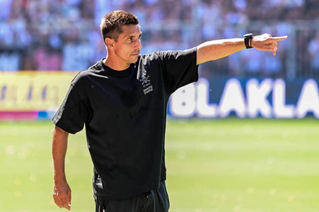 Trainer Marcel Rapp ( Pauli ) Deutschland , Hamburg , Millerntorstadion , Fussball , 2 . Bundesliga , FC St Pauli - SPVGG Greuther Fürth *** Coach Marcel Rapp, St. Pauli, Germany, Hamburg, Millerntor Stadium, soccer, 2. Bundesliga, FC St. Pauli vs. SPVGG Greuther Fürth