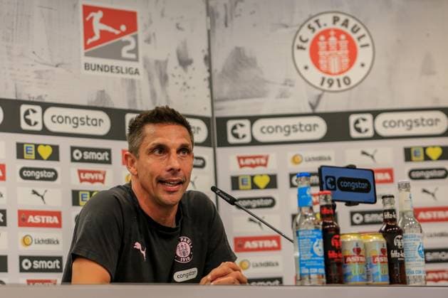 Trainer Marcel Rapp ( Pauli ) bei der Pk nach dem Spiel Deutschland , Hamburg , Millerntorstadion , Fussball , 2 . Bundesliga , FC St Pauli - SPVGG Greuther Fürth *** Coach Marcel Rapp of St. Pauli at the postgame press conference; Germany, Hamburg, Millerntor Stadium, soccer, 2. Bundesliga, FC St. Pauli vs. SPVGG Greuther Fürth