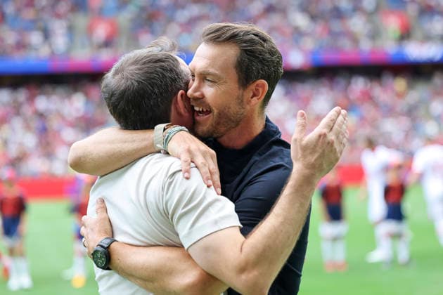 Gian-Luca Privitelli (FC Thun, Trainer) und Stephan Lichtsteiner (FC Basel, Trainer) vor Spielbeginn , Schweiz, Fussball, Super League, 3.Spieltag, 2026 2027, FC Basel 1893 vs. FC Thun, 09.08.2026, Basel Sankt Jakob Park Schweiz *** Gian Luca Privitelli (FC Thun, coach) and Stephan Lichtsteiner (FC Basel, coach) before kickoff, Switzerland, soccer, Super League, Matchday 3, 2026–2027, FC Basel 1893 vs. FC Thun, August 9, 2026, St. Jakob Park, Basel, Switzerland Copyright: xGrantxHubbsx