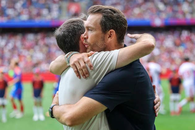 Gian-Luca Privitelli (FC Thun, Trainer) und Stephan Lichtsteiner (FC Basel, Trainer) vor Spielbeginn , Schweiz, Fussball, Super League, 3.Spieltag, 2026 2027, FC Basel 1893 vs. FC Thun, 09.08.2026, Basel Sankt Jakob Park Schweiz *** Gian Luca Privitelli (FC Thun, coach) and Stephan Lichtsteiner (FC Basel, coach) before kickoff, Switzerland, soccer, Super League, Matchday 3, 2026–2027, FC Basel 1893 vs. FC Thun, August 9, 2026, St. Jakob Park, Basel, Switzerland Copyright: xGrantxHubbsx