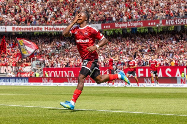 09.08.26 1. FC Nürnberg - SG Dynamo Dresden Deutschland, Nürnberg, 09.08.26, Fussball, 2. Bundesliga, 1. FC Nürnberg - SG Dynamo Dresden: Mohamed Ali Zoma (1. FC Nürnberg), Jubel Tor 1:0 Zoma. *** 08 26 09 1 FC Nuremberg vs. SG Dynamo Dresden Germany, Nuremberg, 08 26 09, Soccer, 2. Bundesliga, 1 FC Nuremberg vs. SG Dynamo Dresden Mohamed Ali Zoma 1 FC Nuremberg, Celebrating Goal 1-0 Zoma
