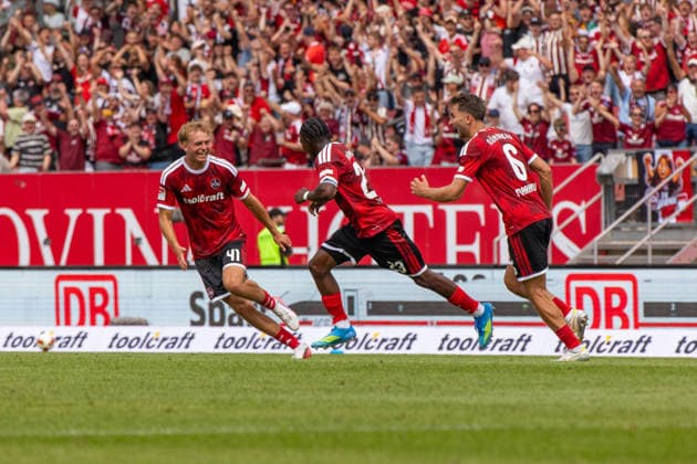 09.08.26 1. FC Nürnberg - SG Dynamo Dresden Deutschland, Nürnberg, 09.08.26, Fussball, 2. Bundesliga, 1. FC Nürnberg - SG Dynamo Dresden: v.l. Eric Porstner, Mohamed Ali Zoma, Adam Markhiyev (alle 1. FC Nürnberg), Jubel Tor 2:0 Zoma. *** August 26, 2009 1 FC Nuremberg vs. SG Dynamo Dresden Germany, Nuremberg, August 26, 2009, Soccer, 2. Bundesliga, 1. FC Nuremberg vs. Dynamo Dresden; from left: Eric Porstner, Mohamed Ali Zoma, Adam Markhiyev (all 1. FC Nuremberg); celebrating the 2-0 goal by Zoma