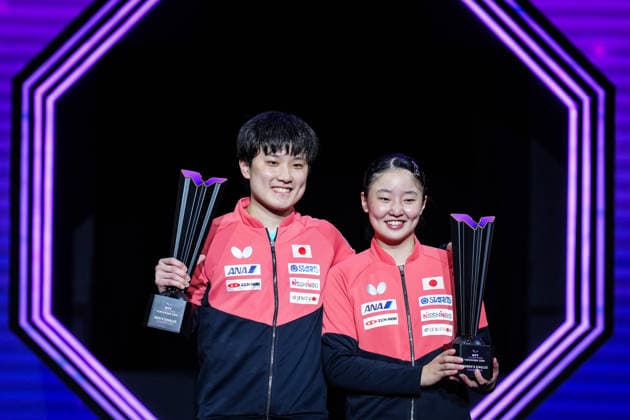 (260809) -- YOKOHAMA, Aug. 9, 2026 -- Women s singles champion Harimoto Miwa (R) of Japan and men s singles champion Harimoto Tomokazu of Japan pose for photos after the awarding ceremony for the men s singles at the WTT Champions Yokohama 2026 in Yokohama, Japan, Aug. 9, 2026. ) (SP)JAPAN-YOKOHAMA Table tennis, Tischtennis WTT CHAMPIONS YOKOHAMA-MEN S SINGLES JiaxHaocheng 