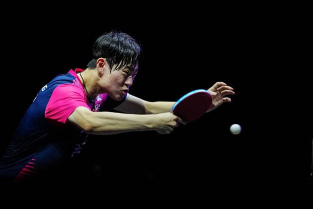 (260809) -- YOKOHAMA, Aug. 9, 2026 -- Oh Junsung of South Korea hits a return during the men s singles final match between Harimoto Tomokazu of Japan and Oh Junsung of South Korea at the WTT Champions Yokohama 2026 in Yokohama, Japan, Aug. 9, 2026. ) (SP)JAPAN-YOKOHAMA Table tennis, Tischtennis WTT CHAMPIONS YOKOHAMA-MEN S SINGLES JiaxHaocheng 